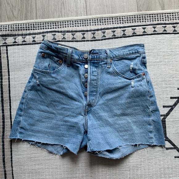 Levi’s 501 Shorts - Picture 1 of 7